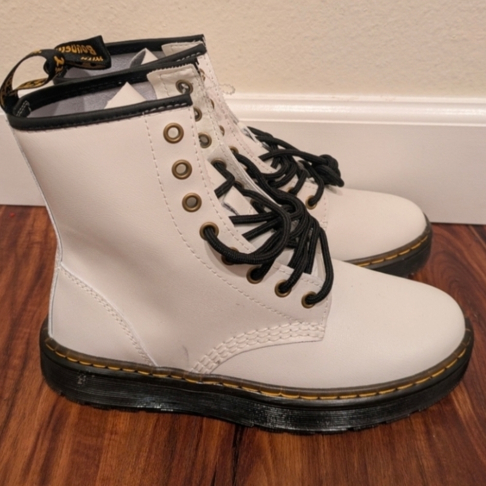 Dr. Martens Womens US 7 Zavala White Patent Leather 8 Eye Combat Boots 032026 - Picture 2 of 7